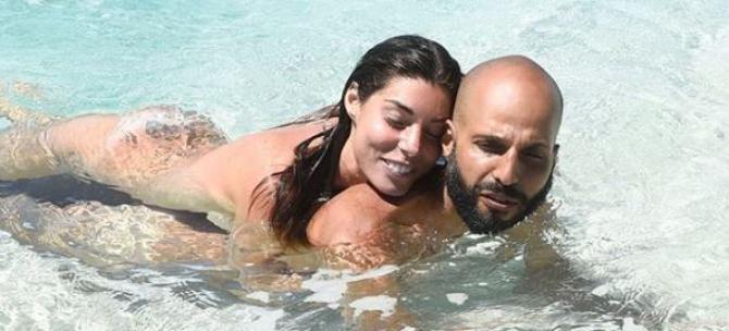 1520448328007.JPG isola dei famosi a luci rosse bianca atzei e jonathan a letto insieme e poi nudi in acqua 1