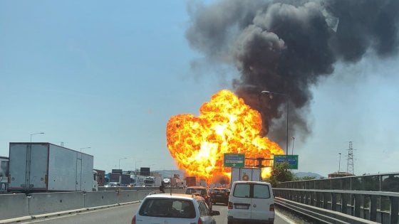 Bologna-tir-esploso-incendio-feriti-morto
