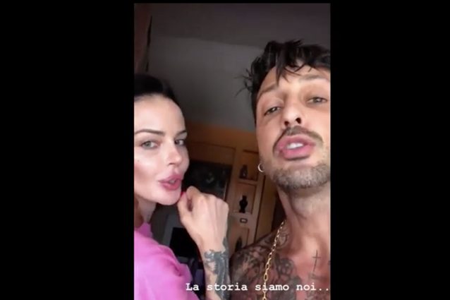 nina-moric-tatuaggio-fabrizio-corona-bici-carlos-maria