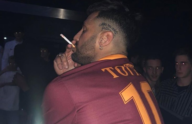 fabrizio-corona-totti-maglia-roma-ilary-blasi-gfvip