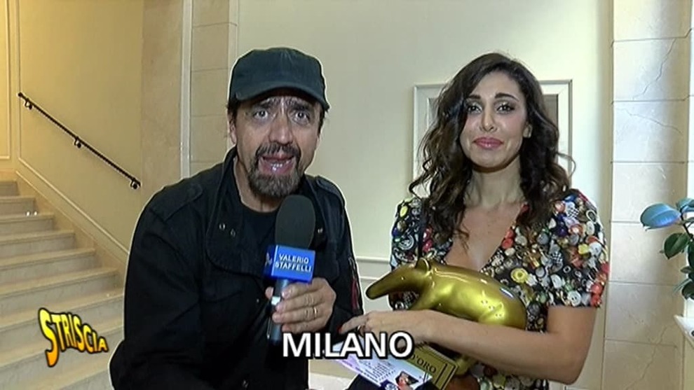 staffelli-belen-rodriguez-tapiro-bacio