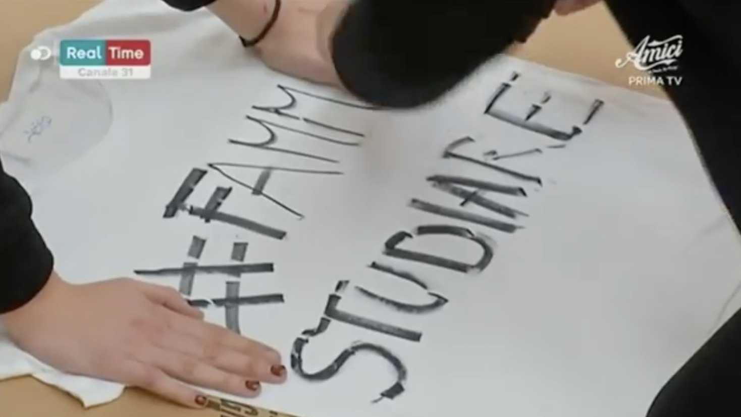 amici-maria-de-filippi-scuola-occupano-marco-veronica-peparini amici-maria-de-filippi-scuola-occupano-marco-veronica-peparini