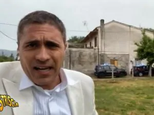 linviato di striscia moreno morello aggredito dal truffatore delle mascherine arrestate 3 persone 5ed16a7aaddbf