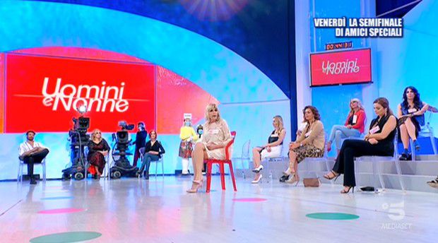 uomini e donne gemma discute con valentina a causa di nicola stai giocando sporco video 5ecd2e080dda0