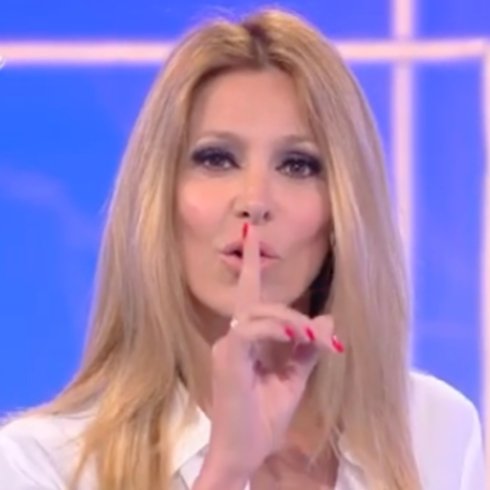 Magalli prende in giro ascolti di ‘Ogni Mattina’, Adriana Volpe fa una sfuriata in diretta