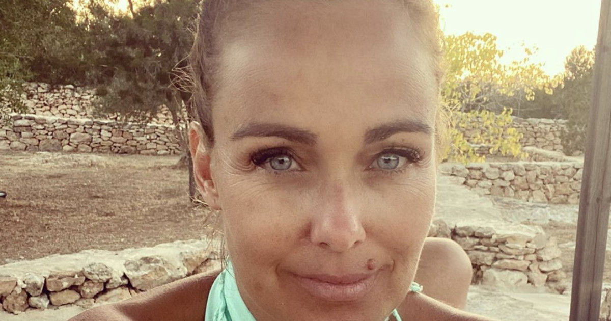 Sonia Bruganelli, il selfie da Formentera: “Finalmente? Forse dovevi scegliere l’Italia”, valanga di critiche