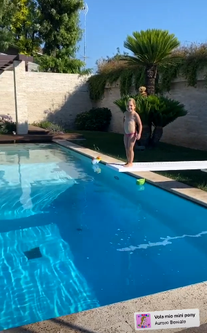 isabel totti piscina-2 isabel totti piscina-2