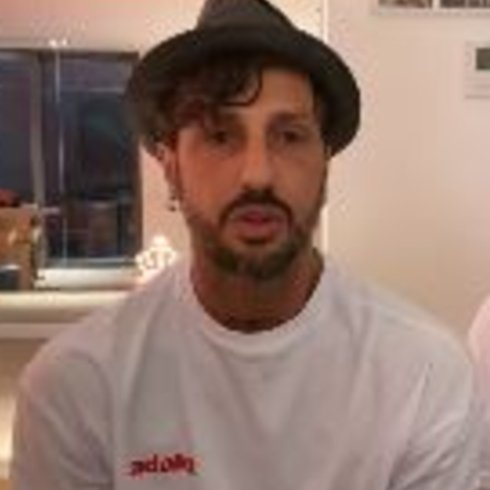 Carlos Corona festeggia i 18 anni con party in un locale: il padre triste perché non potrà andare