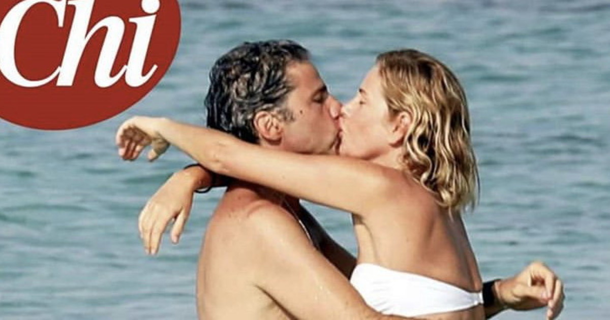 Alessia Marcuzi e il bacio che smonta il gossip. Ma Belen e De Martino…