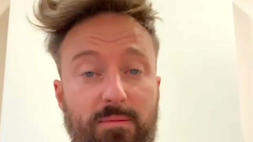 Francesco Facchinetti contro il famoso vip: “In Costa Smeralda chiede lo sconto. Vergognati!”