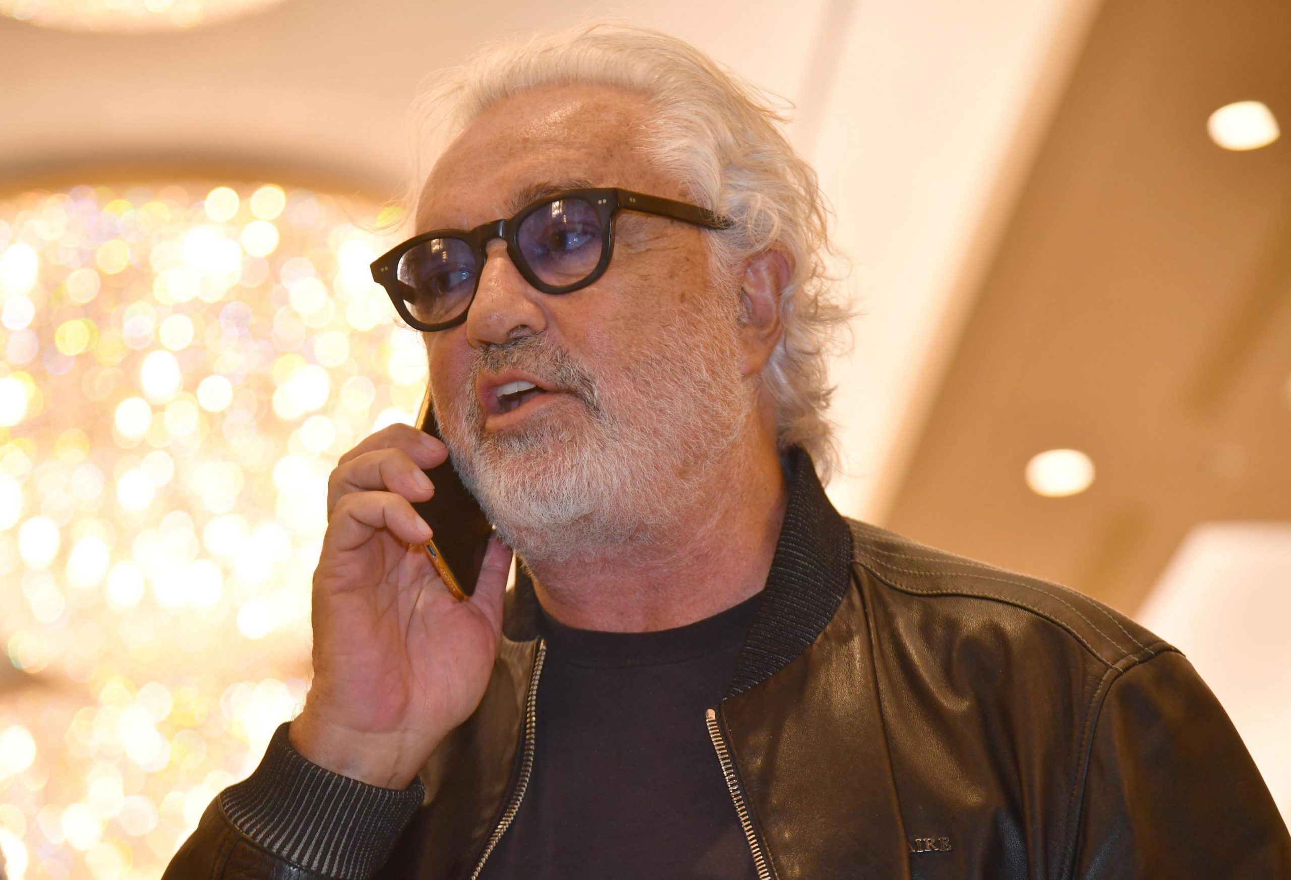Flavio Briatore ricoverato al San Raffaele di Milano: positivo al Coronavirus, è in condizioni «serie». Altri 52 contagi nel suo Billionaire – Open