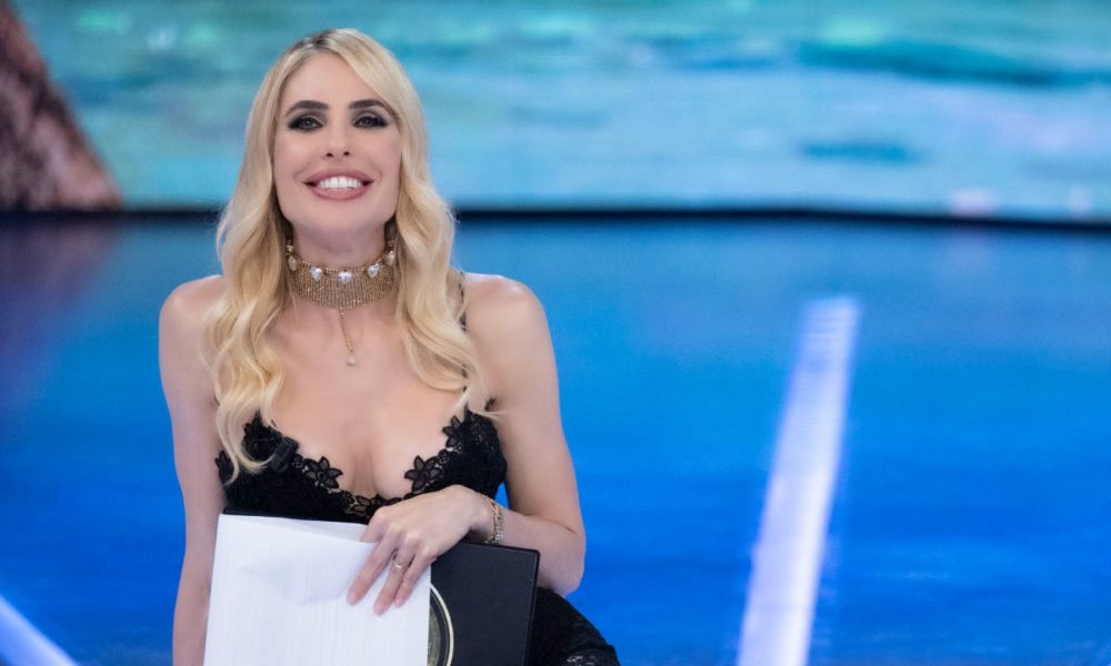 ilary blasi scollata 1000x600 1