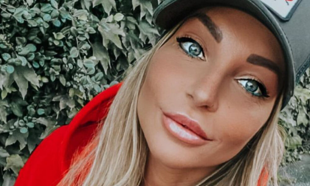 tara gabrieletto selfie 1000x600 1