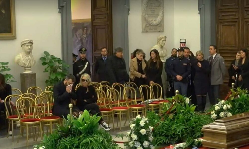 Maria De Filippi Camera Ardente 1000x600 1