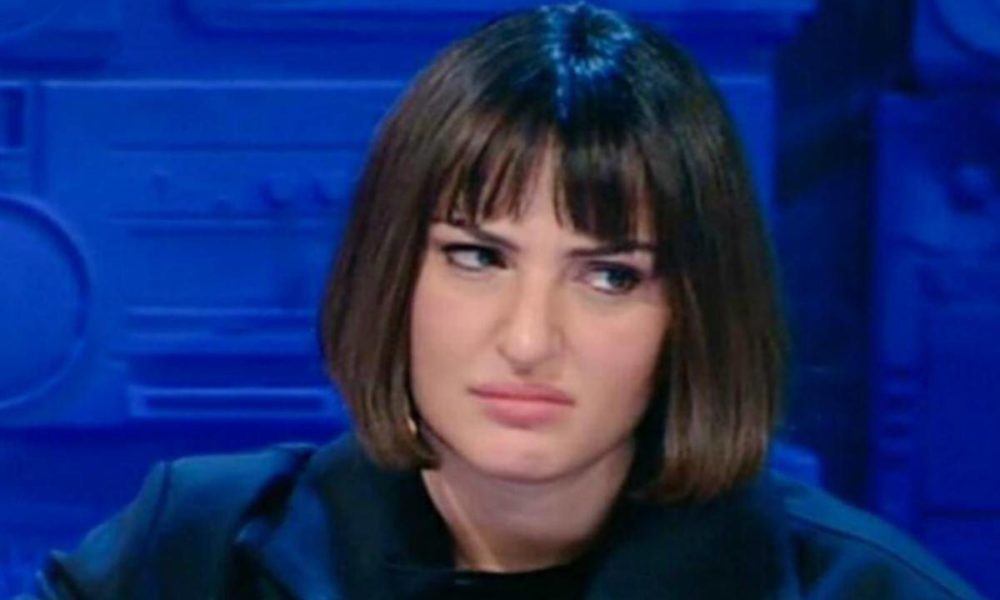 arisa fuori da amici perche 1000x600 1