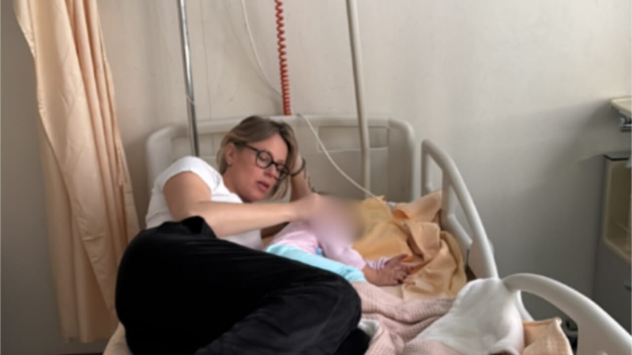 Federica Pellegrini in ospedale con la figlia