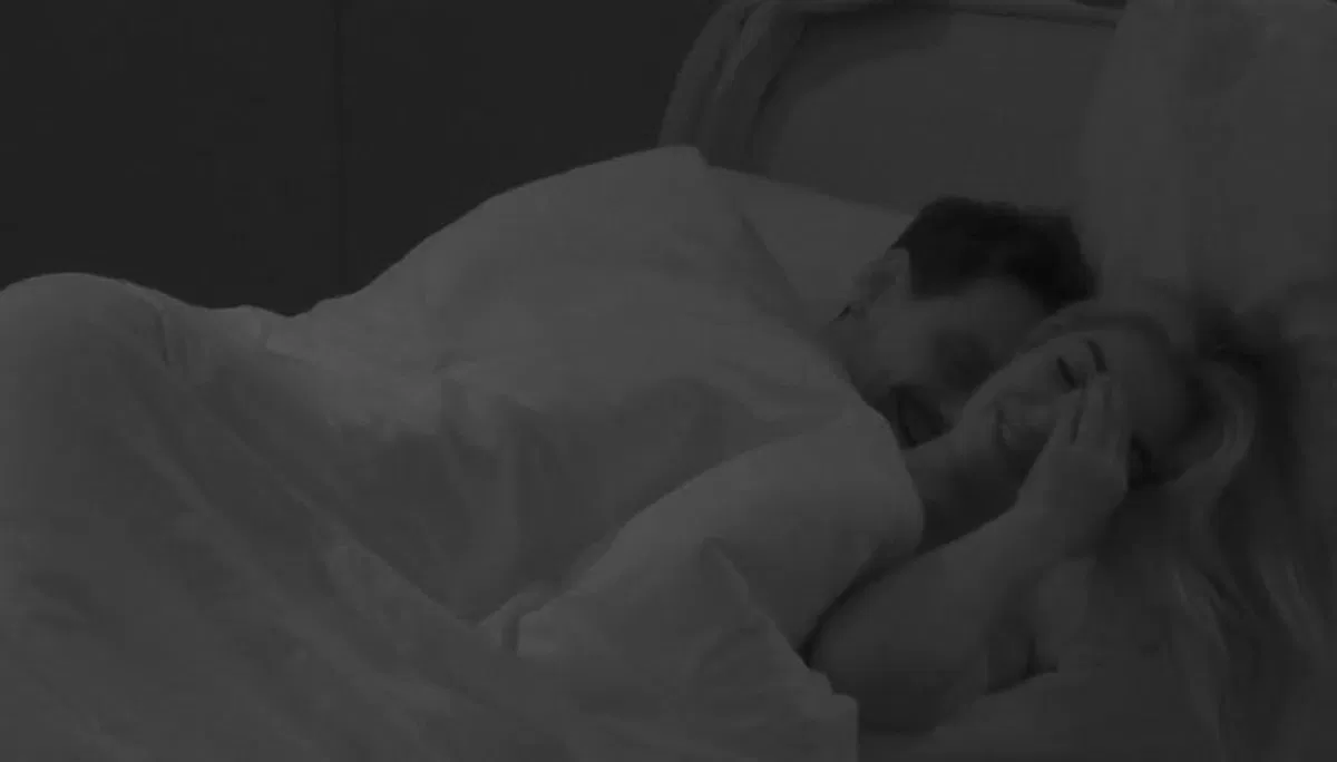 grande fratello vip bacio renato lucia